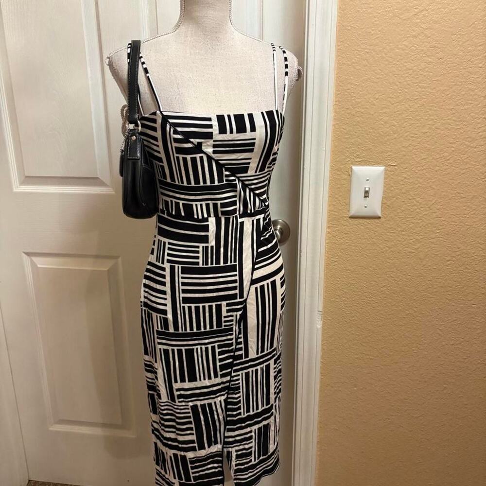 Bebe black and white stretchy midi dress. Size medium